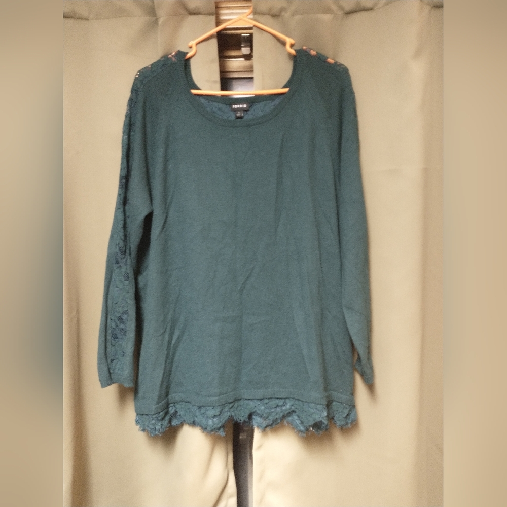 Torrid Women's sweater top, size 1(1xl) green.